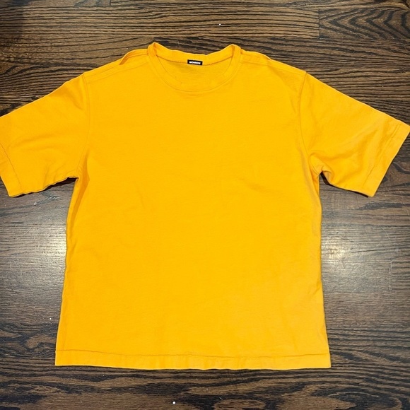 MONROW  Gold Crewneck‎ Short Sleeve Shoulder Cuts Tee Shirt Women’s Small NWOT - Picture 4 of 8